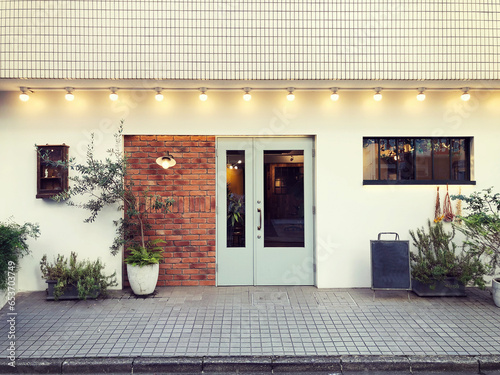 おしゃれなショップの外観