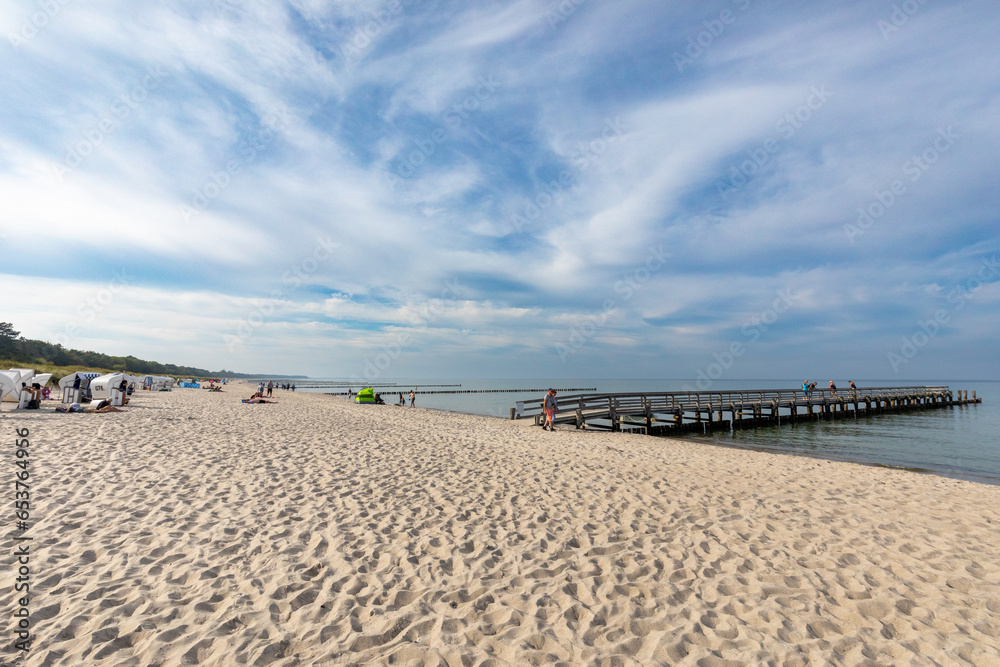 Ende September am Strand von Zingst an der Ostsee. Ende September am Strand von Zingst an der Ostsee.