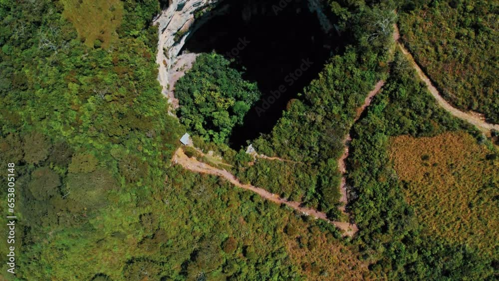 Hoyo del aire ubicado en La Paz, Santander, Colombia, segundo hoyo mas profundo del mundo Hoyo del aire ubicado en La Paz, Santander, Colombia, segundo hoyo mas profundo del mundo