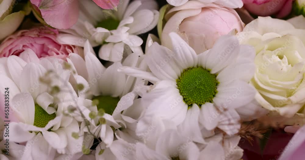 used to create a bouquet of old flowers with defects, a large number of old flowers of different types in the bouquet used to create a bouquet of old flowers with defects, a large number of old flowers of different types in the bouquet