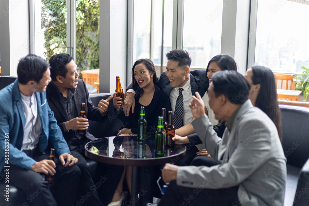 Obraz premium Happiness young bubiness teamwork party activity after work in restaurant.