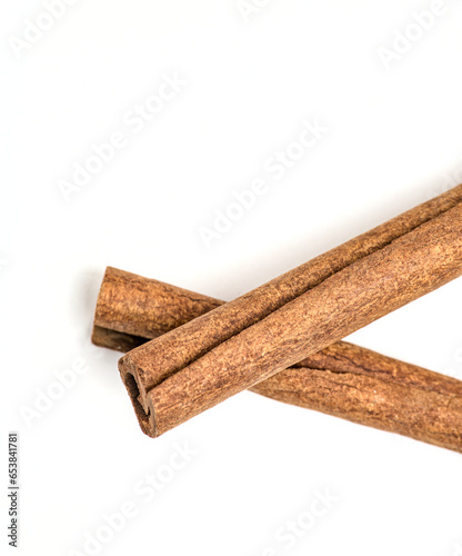 Fototapeta Naklejka Na Ścianę i Meble -  pair of cinnamon sticks next to each other (on top, cut out) isolated on white background (spices, spice, ingredient, flavoring, pie, dessert) indian cooking, spice islands