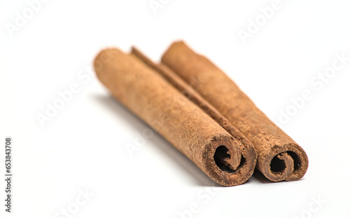 Fototapeta Naklejka Na Ścianę i Meble -  pair of cinnamon sticks next to each other (on top, cut out) isolated on white background (spices, spice, ingredient, flavoring, pie, dessert) indian cooking, spice islands