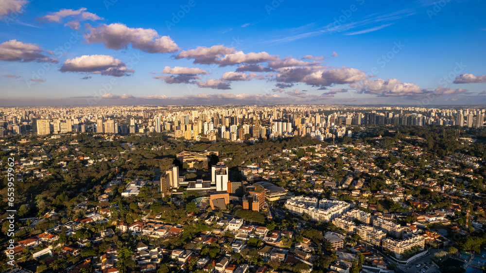 Fototapeta premium Bairro Morumbi São Paulo faculdade israelita de ciencias , consulado republica fed da alemanha 