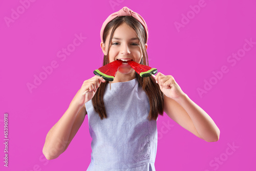 Happy little girl eating lo...