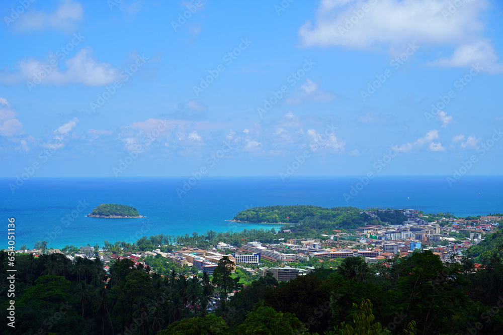Obraz premium Kata beach hill viewpoint, Phuket Thailand. Beautiful seascape with small island 