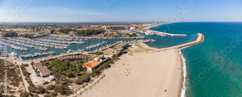 Panorama aérien du port de Saint-Cyprien dans les Pyrénées orientales (66750, France)
