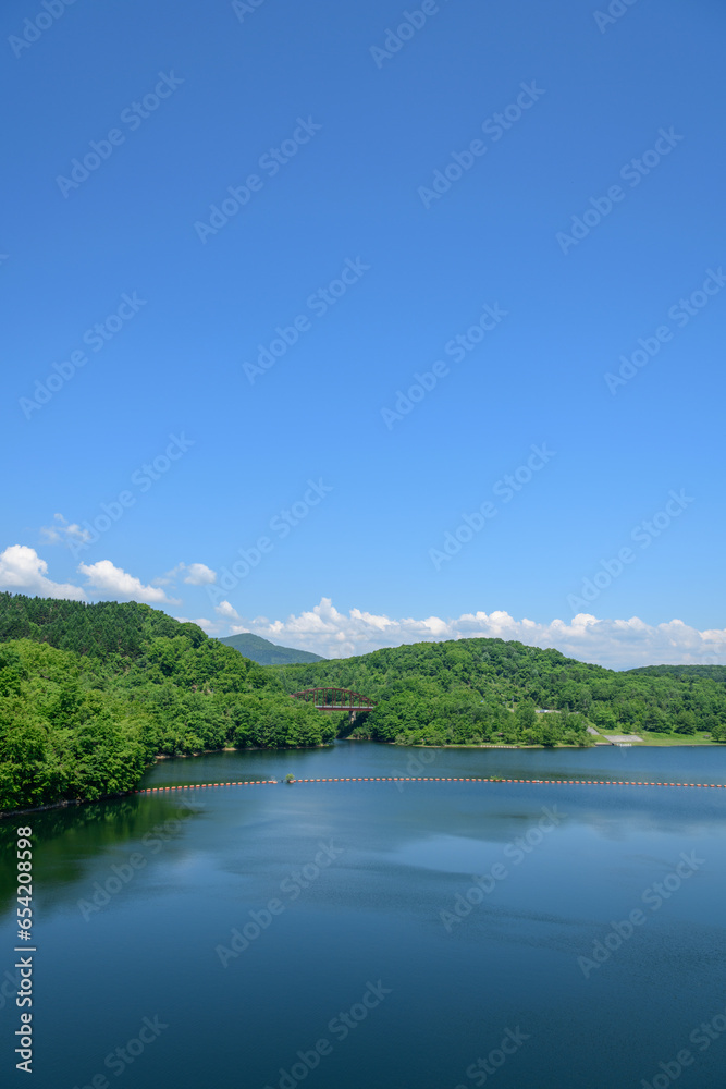 青空の十勝 サホロ湖と佐幌ダム
