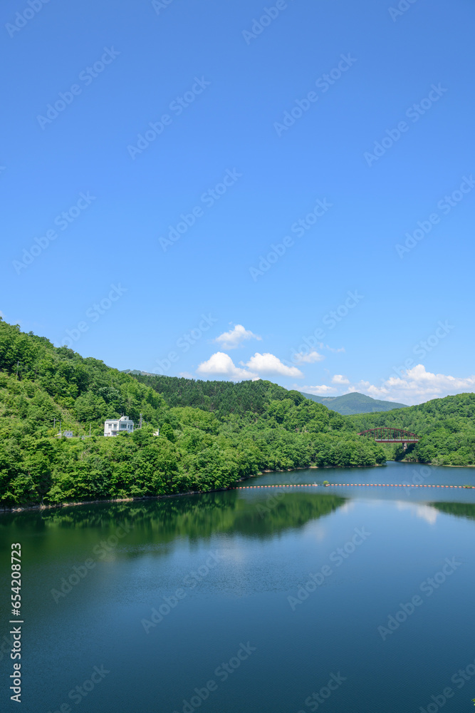青空の十勝 サホロ湖と佐幌ダム
