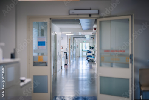 Hospital Floor Interior, empty hospital corridor photo