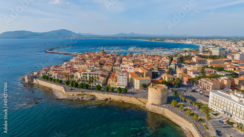 Canvas Print Aerial view of the old town of Alghero in Sardinia