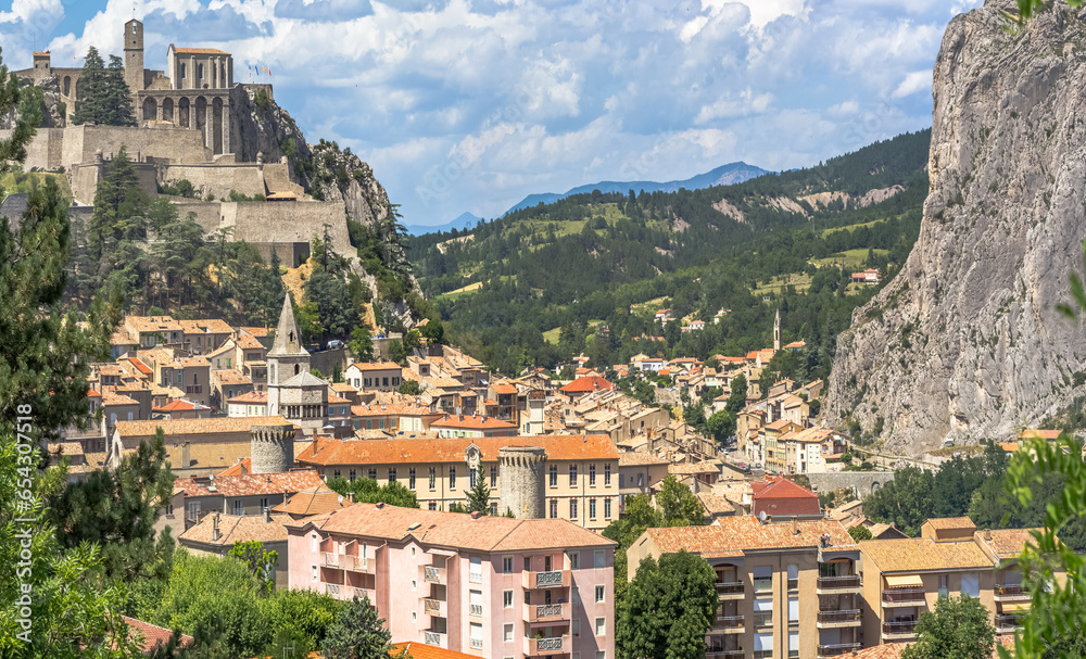 Sisteron, citadelle et rocher de la Baume 