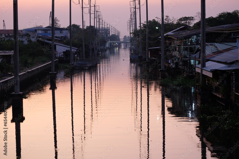 The atmosphere of the wooden houses along the canal in Bangkok in the evening looks as far as the eye can see. The atmosphere of the wooden houses along the canal in Bangkok in the evening looks as far as the eye can see.