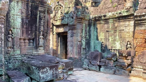 Ta Som, Tasaom, a small Buddhist temple in Angkor, Cambodia photo