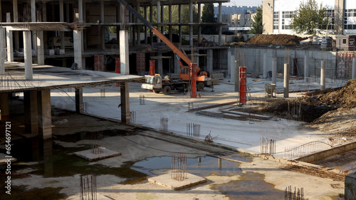 concrete pouring works on a modern construction site