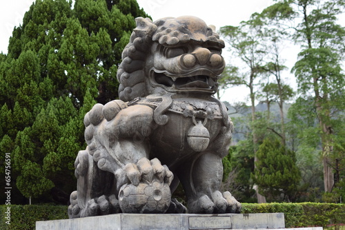 lion statue