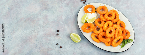 Canvastavla Frying rings of squid, copy space.