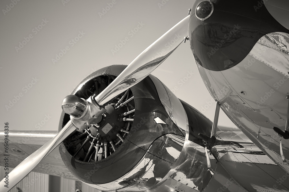 Vintage Aluminum Airplane with chrome propeller - obrazy, fototapety, plakaty 