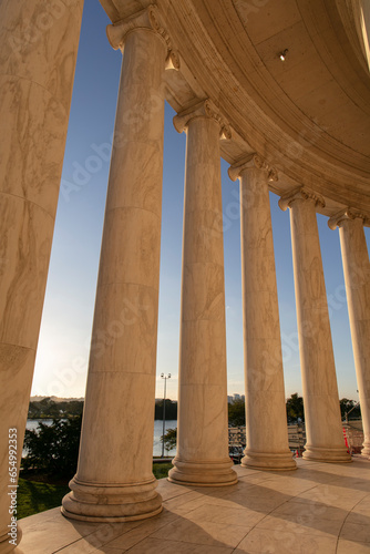 pillars of Thomas Jefferson memorial hall