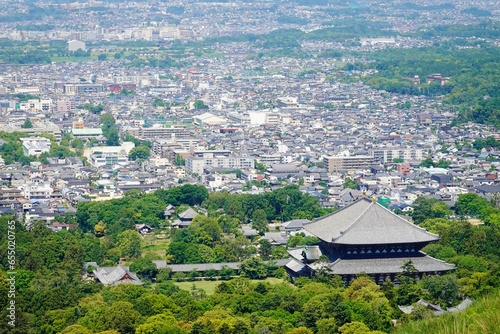 奈良　若草山から東大寺を見渡す