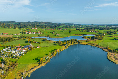 Idyllischer Herbstmorgen im Allgäu am Niedersonthofener See