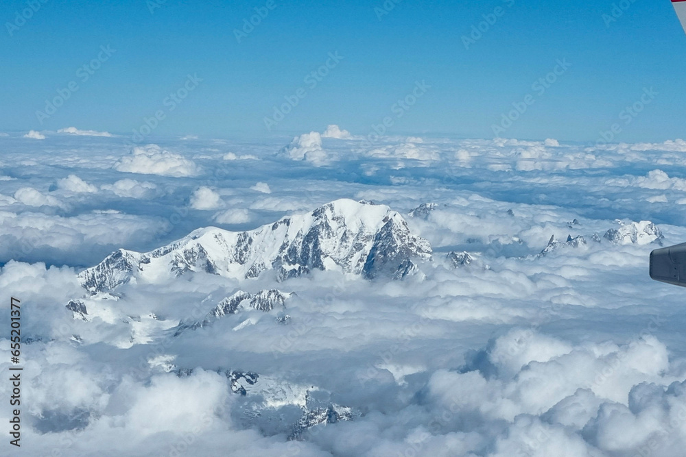 Mount Blanc sobre as nuvens