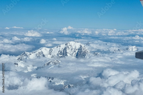 Mount Blanc sobre as nuvens