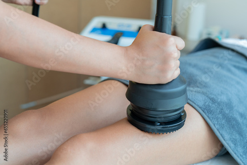 Anti-cellulite vibrating G5 massage. Subdermal therapy.