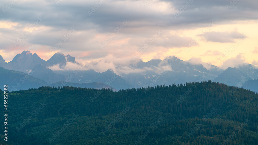 Widok na Tatry z góry Żar (Pieniny Spiskie)