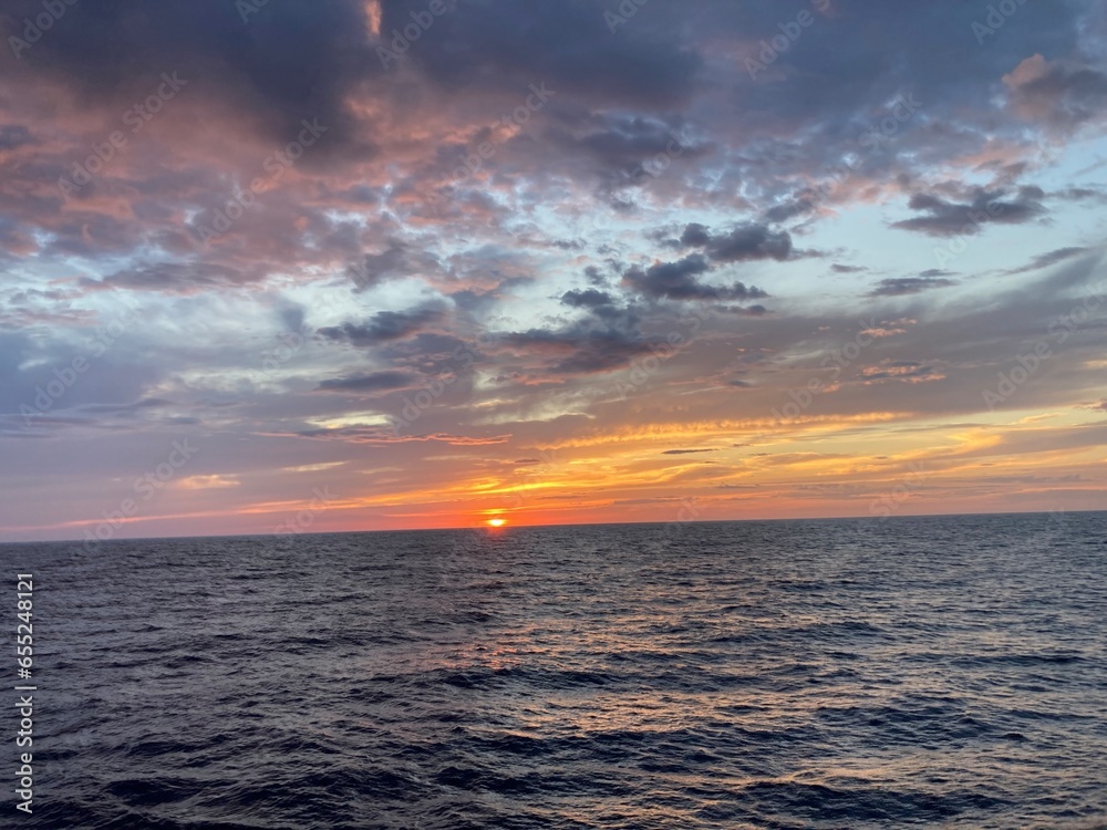 Obraz premium sunset over the sea