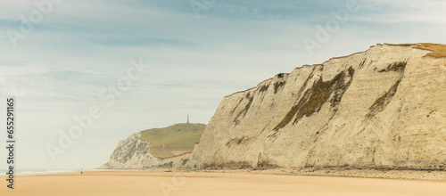 Le cap Blanc-Nez est un cap situé à Escalles dans le Pas-de-Calais. Il s'agit de la falaise la plus septentrionale de France. Il est constitué de falaises escarpées, constituées de craie et de marne.