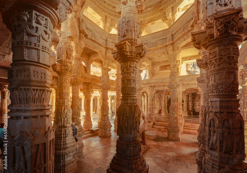 Bas-relief at columns at famous ancient Ranakpur Jain temple in Rajasthan state, India - obrazy, fototapety, plakaty 