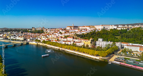 Cidade de Coimbra e Universidade de Coimbra em vista aérea desde a margem esquerda do Mondego.  photo