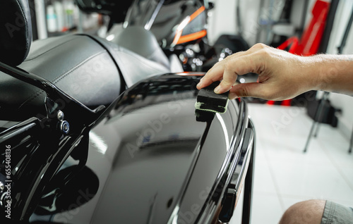 The process of nano coating motorcycle applying soft fiber sponge