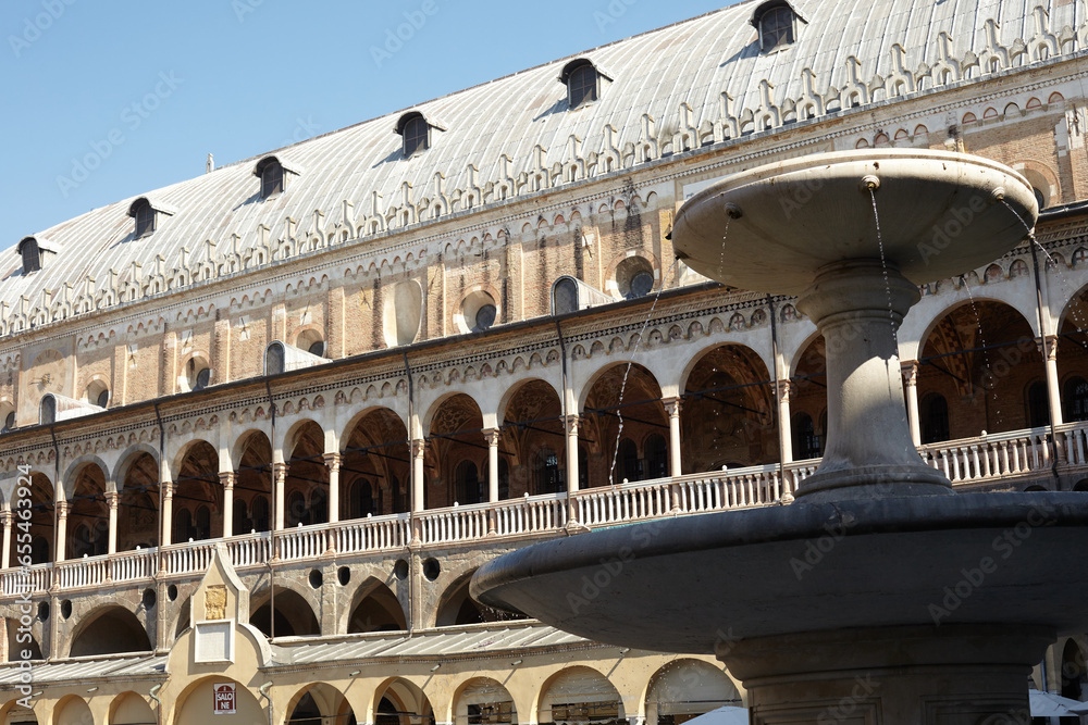 Piazza delle Erbe, Palazzo della rarione, Padua