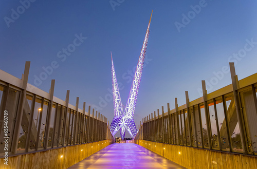 Obraz na płótnie Sunset landscape of Skydance Bridge w salonie