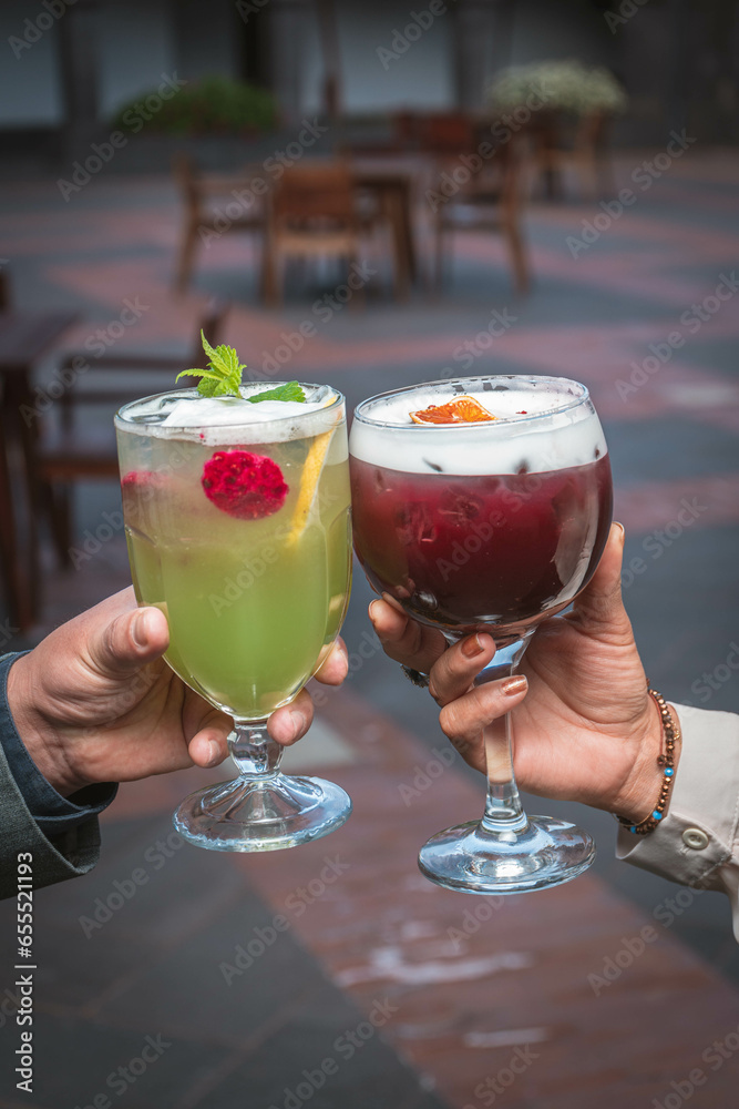 Fotografias de cocteles de frutas en el bar de un hotel con diferentes presentaciones de para promocionar tu bar. Fotografias de cocteles de frutas en el bar de un hotel con diferentes presentaciones de para promocionar tu bar.