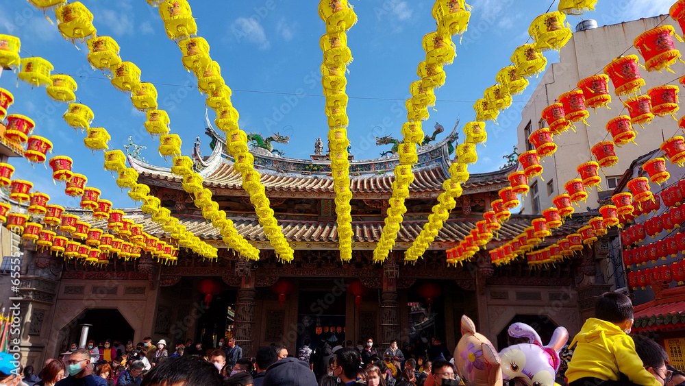 Αυτοκόλλητο Crowds of people visit the Lukang Mazu Temple during the Lunar New Year (Changhu