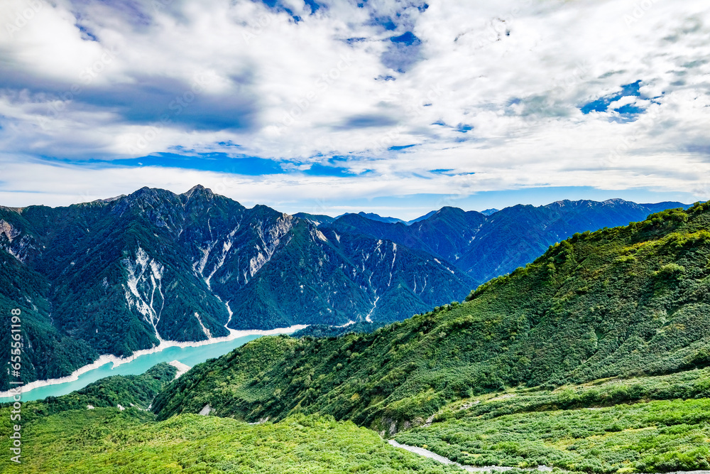 Obraz premium 富山県立山黒部アルペンルートからの立山連峰の景色