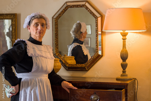 Canvas Print Victorian chambermaid posing