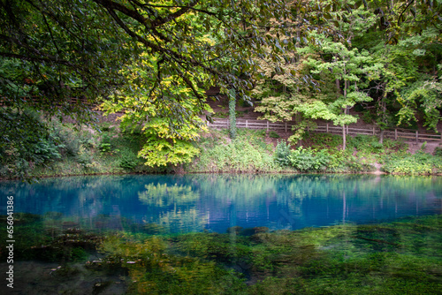 Blautopf in Blaubeuren  unterirdische Quelle der Blau