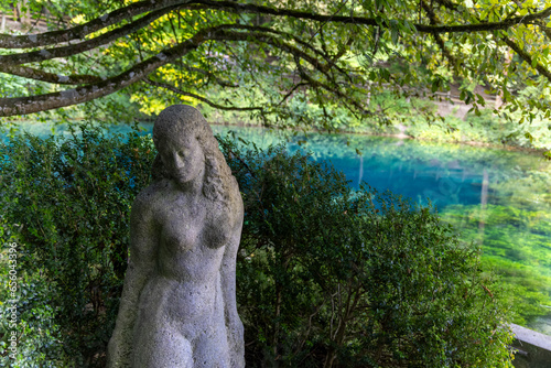 "Die schöne Lau" Steinerne Statue an der Quelle der Blau, Blautopf