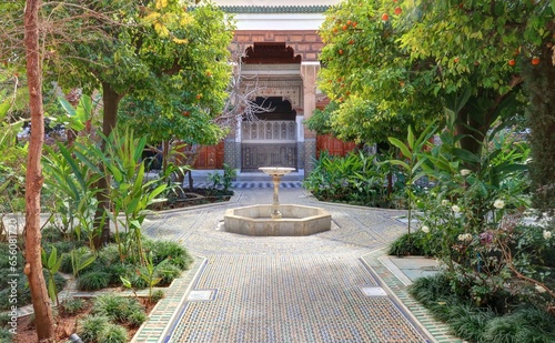 jardin oriental et architecture arabe au Maroc photo