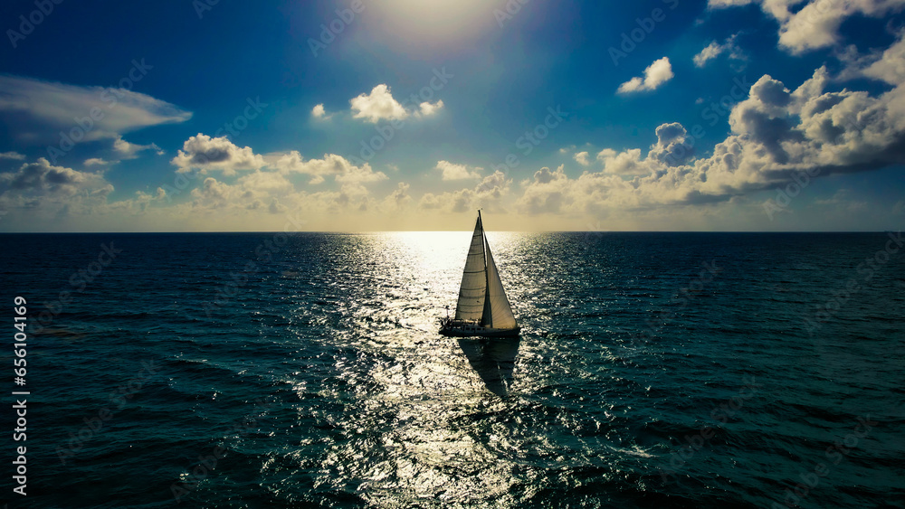 Obraz premium sailboat at sunset