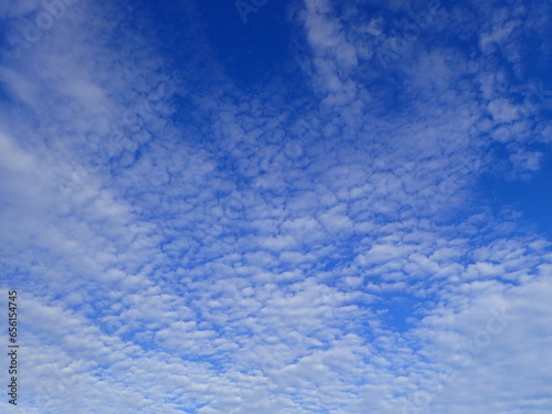 壁紙材料-青空と白い雲