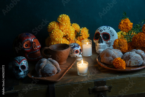 Pan de muerto, chocolate, flores de cempasúchil, día de muertos, tradiciones mexicanas, otoñal. octubre, artesanal