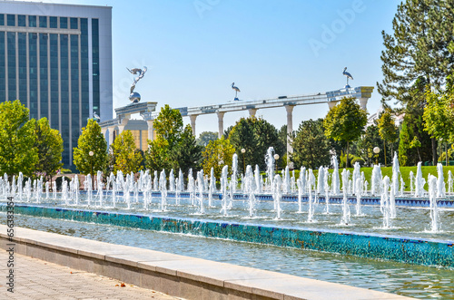 Ezgulik Arch and scenic fountains at Mustakillik maydoni (Independence Square) in Tashkent, Uzbekistan
