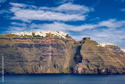 Obraz na płótnie Panorama of Santorini, Greece, on sunny day, white towns atop cliffs w salonie