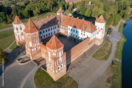 Obraz na płótnie Belarus. Castle Mir complex historical and cultural monument of Belarus. Aerial view of a medieval castle on a bright sunny autumn day. Operating museum. Old architecture in colorful park view from ab w salonie