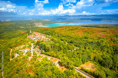 Obraz na płótnie Town of Dobrinj and turquoise Soline bay aerial panoramic view w salonie